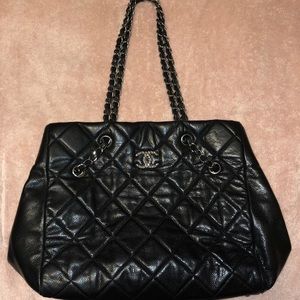 Authentic Chanel Lambskin Handbag Great Condition!